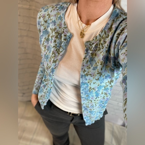 L.L. Bean 100% Cotton Blue Purple Floral classic Button Cardigan sweater top - Picture 16 of 16